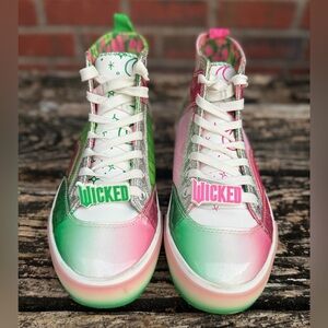 GroundUp Wicked Movie Women’s Sz 7 High Top Fashion Sneakers Glinda Elphaba F2